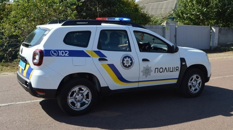 На Переяславщині чоловік помер на узбіччі дороги, а ще один вкоротив собі віку: хроніка поліції