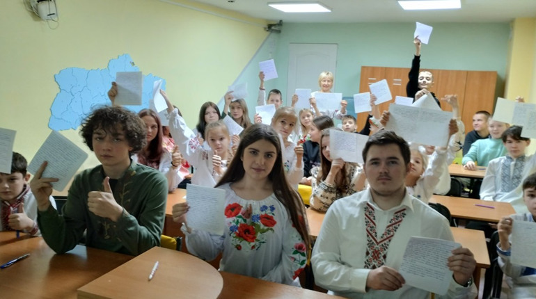 Слово єднає: мешканці Глухівщини долучилися до написання Всеукраїнського радіодиктанту