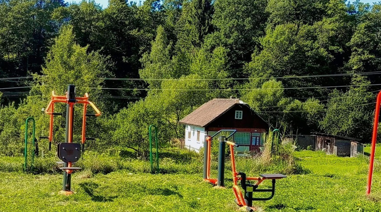 У Старому Кропивнику є нові спортивні тренажери, а у Східниці буде покращений майданчик дитсадка