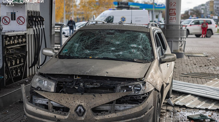 У Сумах росіяни вдарили дроном по автозаправці — є поранені