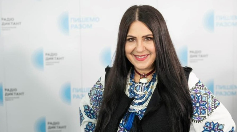 Анжеліка Рудницька, яка «зшиває» Україну любов’ю та мистецтвом, відкриє у Первомайську виставку