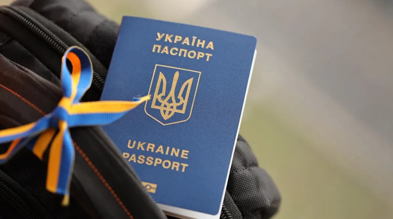 В Україні скасовано тимчасове продовження терміну дії закордонних паспортів