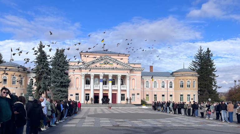 Первомайськ попрощався із загиблим захисником Юрієм Нефьодовим