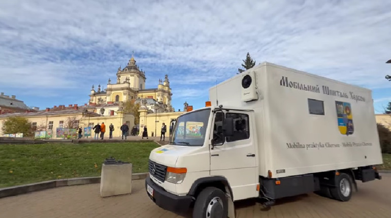 Мобільний шпиталь, створений волонтерами з трьох країн, рятує життя на Херсонщині