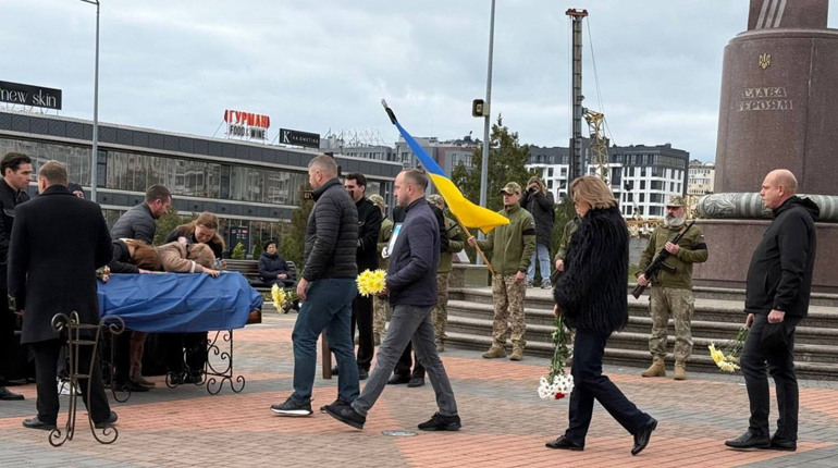 Південне попрощалося з Андрієм Кірпіченковим - переселенцем, який загинув на службі (ФОТО)