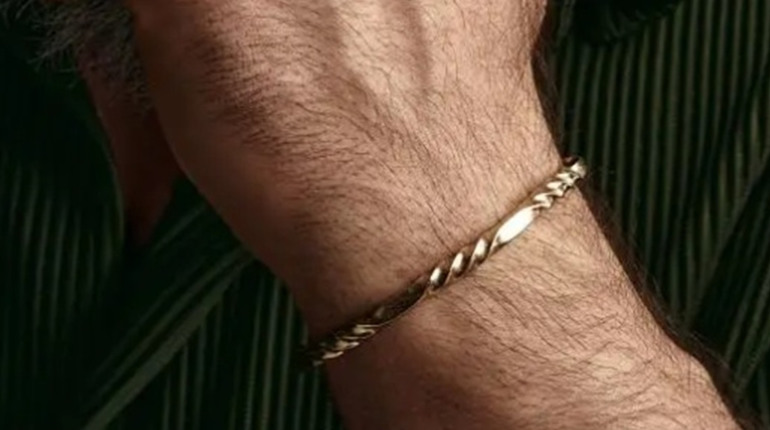 Золотий чоловічий браслет – це аксесуар, який допоможе створити вишуканий образ