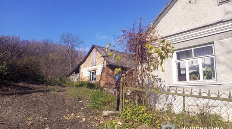 На Кременеччині чоловік вкрав у сусідки інструмент: відкрили кримінальне провадження