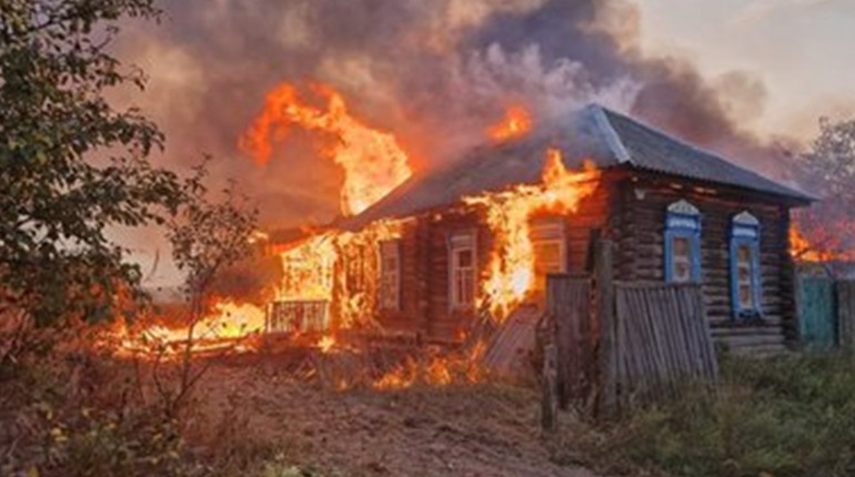 За вихідні росіяни спалили чотири будинки в селах Есманьської громади: де саме