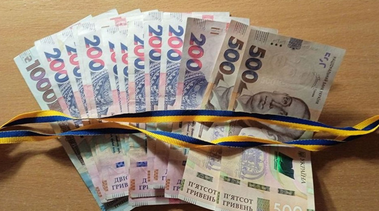 На Старокостянтинівщині випускники-сироти отримають грошову допомогу після втручання прокуратури