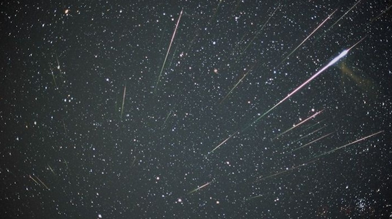 Листопадовий зорепад: 10 цікавих фактів про метеорний потік Леоніди та коли спостерігати у 2025