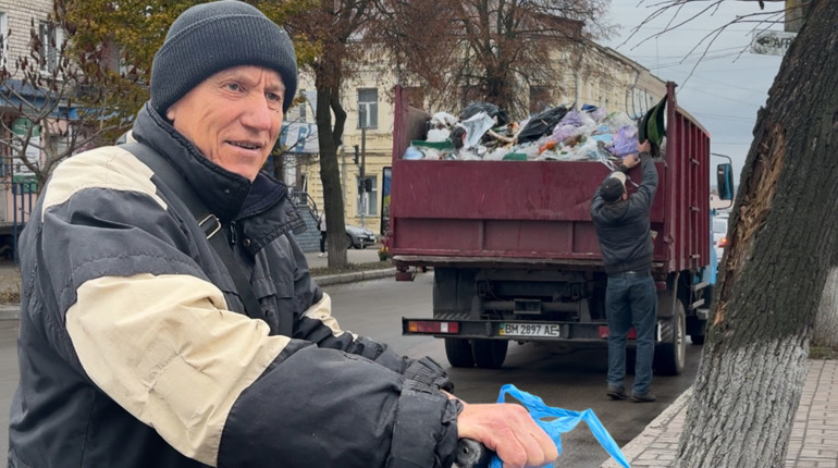Сміття повні баки: чому в Глухові переповнені контейнери та що кажуть у ЖКГ