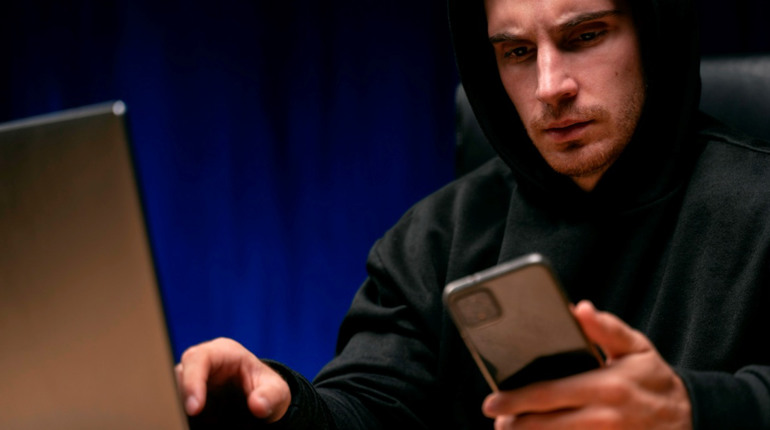 Дві історії, один підсумок. У Первомайську шахраї вкотре збагатились завдяки довірливим людям