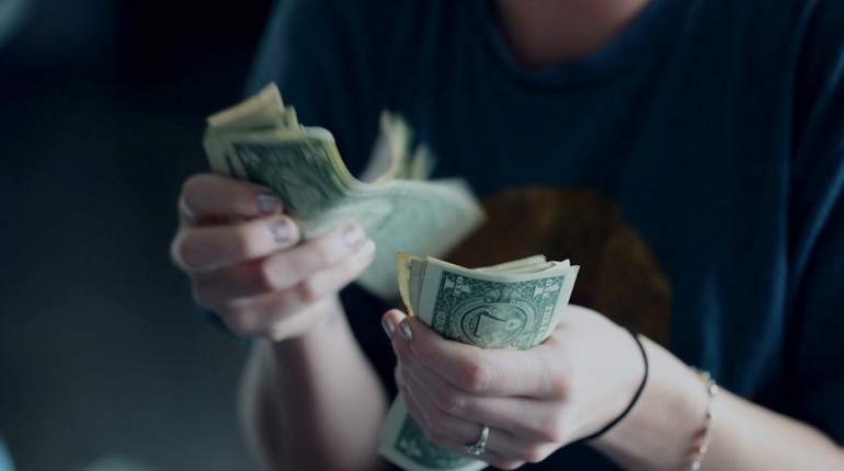 Кременчанка втратила понад 70 тисяч гривень