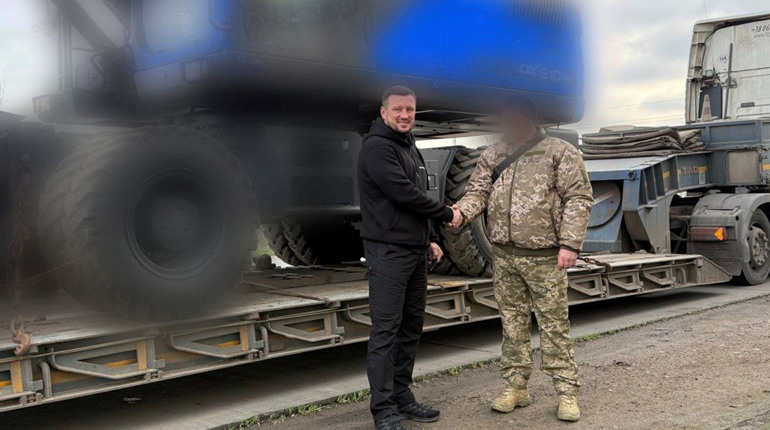 Артилеристи Херсонщини отримали сучасну інженерну техніку для фортифікацій