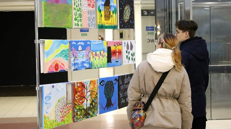 У Миколаєві відкрили виставку «Жінки. Війна. Життя»