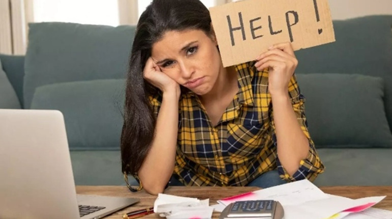 Чому навіть праця на трьох роботах не рятує від нестачі грошей і як позика може змінити ситуацію