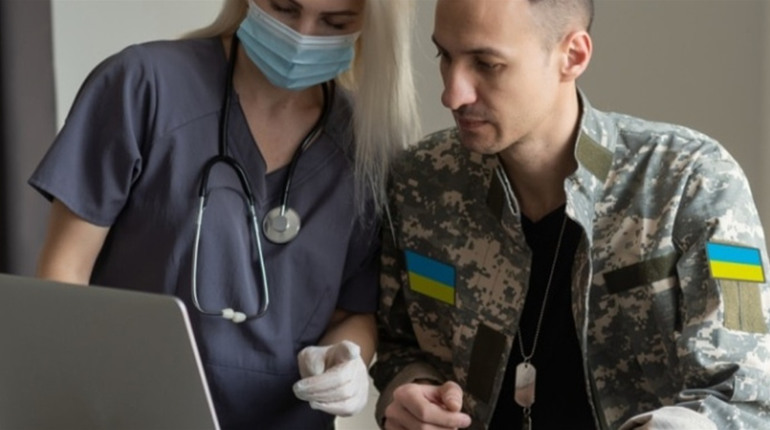 За обслуговування ветеранів і ветеранок сімейним лікарям перераховуватимуть удвічі більше коштів