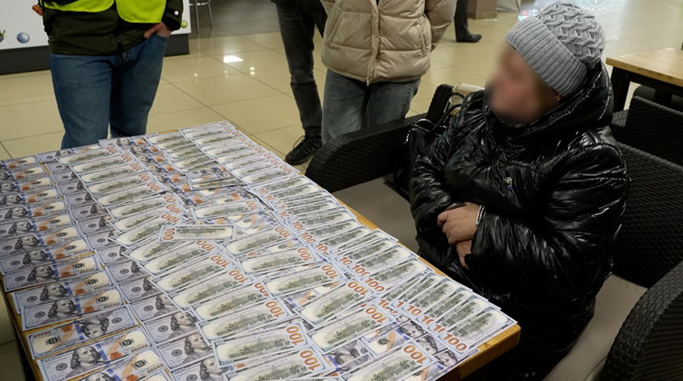 На Сумщині затримали організаторку незаконного переправлення чоловіків за кордон