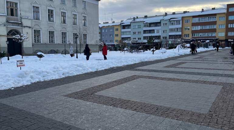 Дрогобич після першого снігу: яка ситуація на дорогах і тротуарах міста