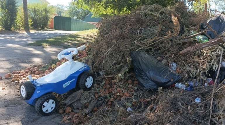 У Гадячі оштрафували місцеву жительку за викидання сміття у невстановленому місці