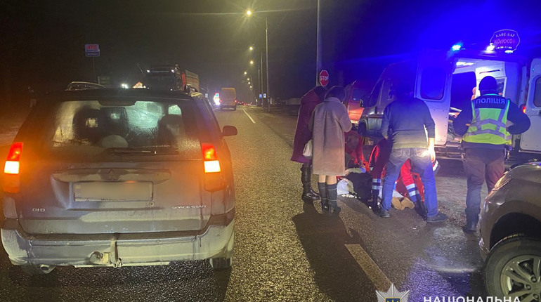 У Кременці під колеса авто потрапила жінка