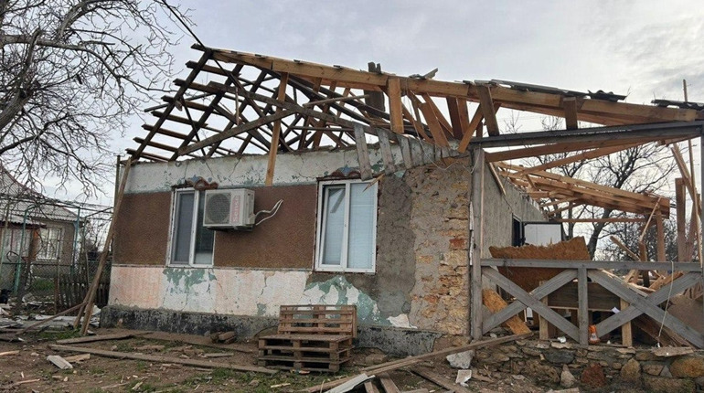 На Херсонщині армія рф завдала ударів по житлових кварталах, критичній та соціальній інфраструктурі