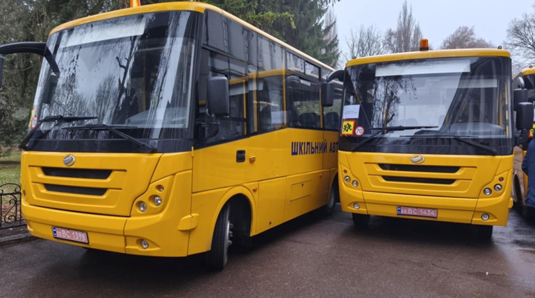 Чотири громади Ніжинщини отримали шкільні автобуси