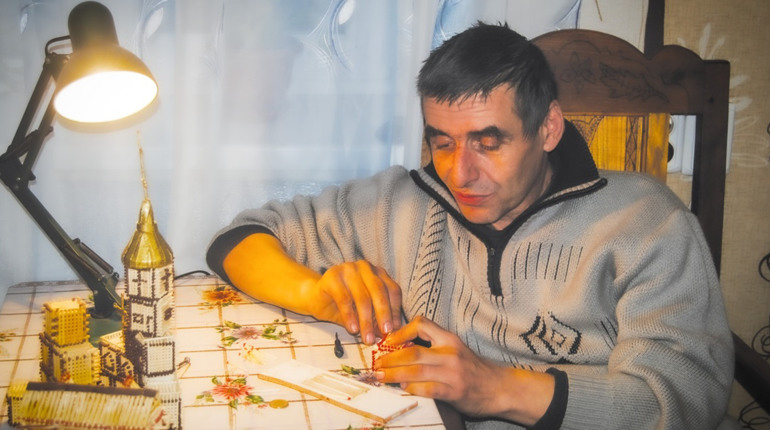 Замість 3D-принтера коробка сірників: історія майстра, який у 2015 році творив без технологій