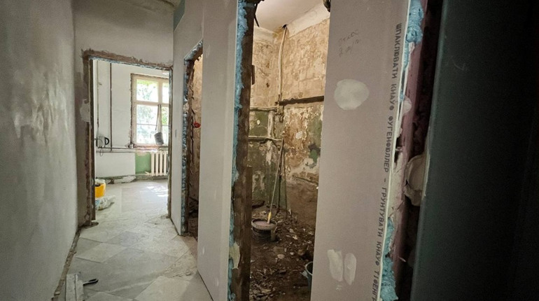 У Жовтих Водах ремонтують квартири для вимушених переселенців: деталі