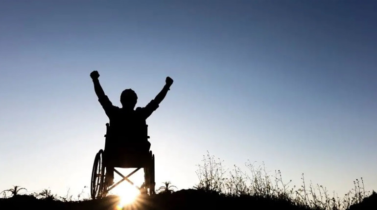 3 грудня: Міжнародний день людей з інвалідністю, День “Давайте обіймемося” та інші свята, події