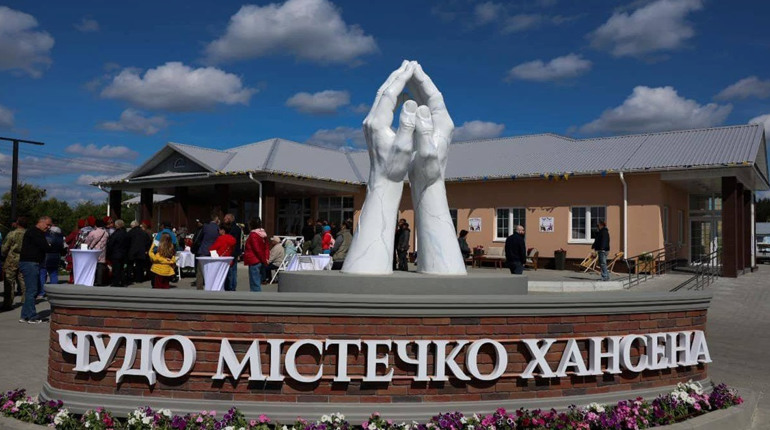 “Містечко Хансена” на Київщині — житло для родин, які втратили домівку через російське вторгнення