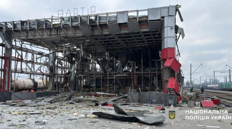 У Фастові пошкоджений залізничний вокзал після масованої російської атаки в ніч на 6 грудня