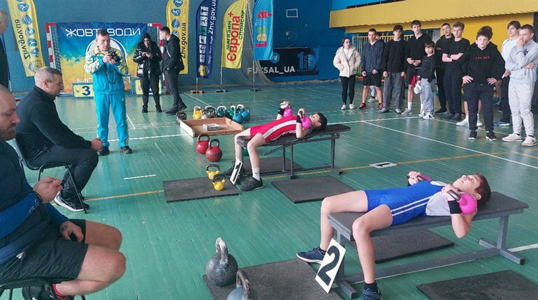 110 учасників з п’яти міст: у Жовтих Водах відбувся Відкритий Кубок з гирьового спорту