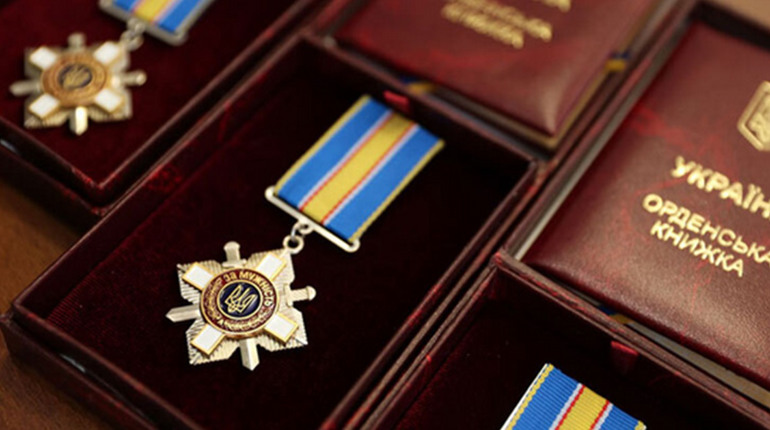 У Фастові з нагоди Дня Збройних Сил України вручили державні нагороди полеглим Захисникам