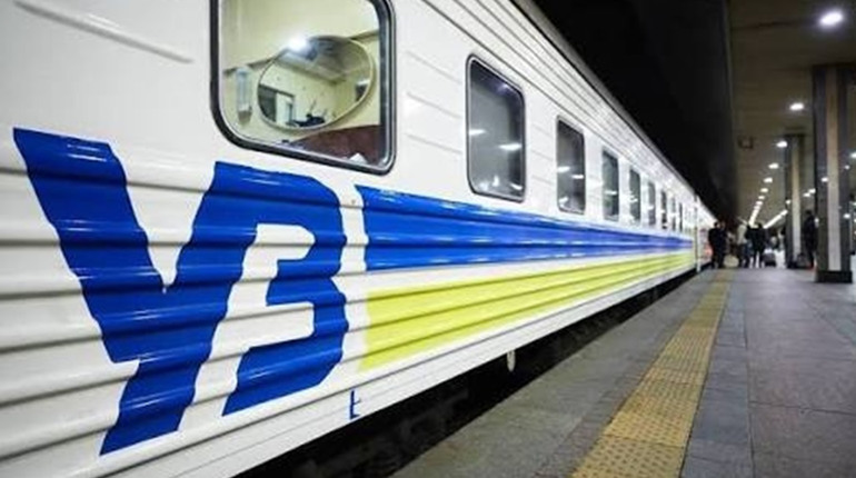 Мешканцям Полонської громади компенсовуватимуть проїзд приміськими потягами: хто може скористатися