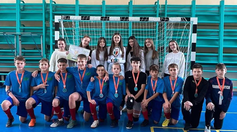 Ліцей №3 розгромив суперників на шкільному турнірі з футболу “Пліч-о-пліч”(ФОТО)