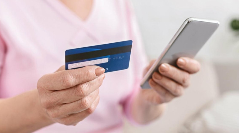 Мешканку Полонного ошукали на 29 тисяч гривень: зловмисник представився працівником банку