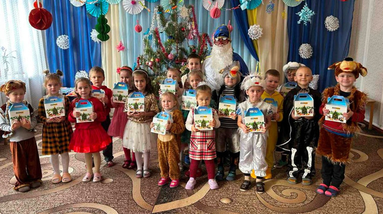 Компанія «Акріс Агро» (група AST) привітала дітлахів Київщини та Житомирщини зі Святим Миколаєм