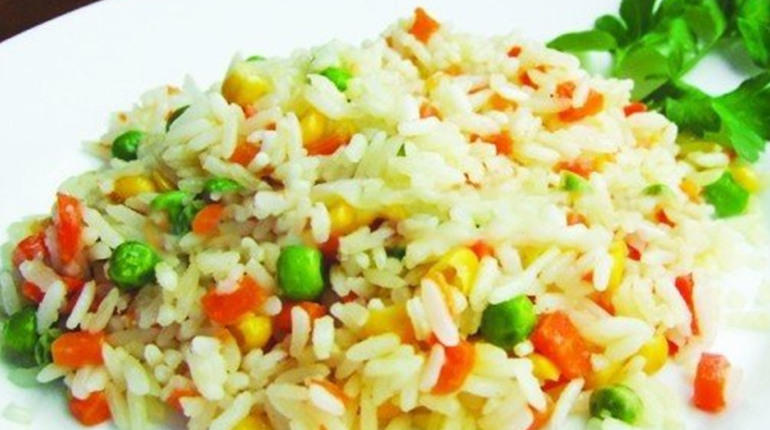 Рис з овочами: готуємо простий, ароматний і розсипчастий гарнір на сковороді