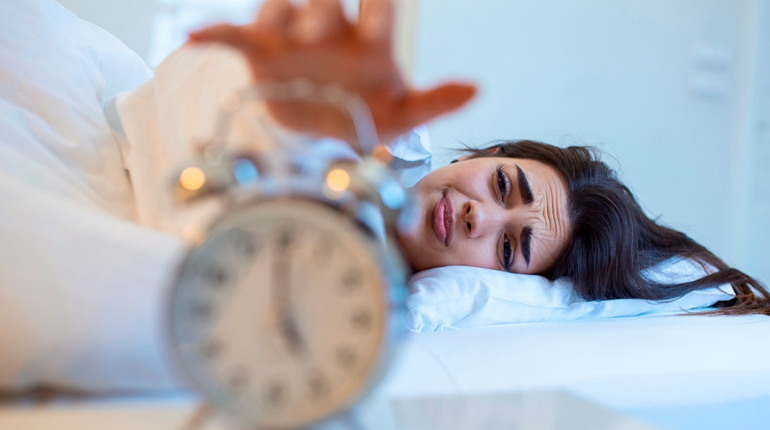 Чому небезпечно недосипати: прості відповіді на складні запитання про здоровий сон