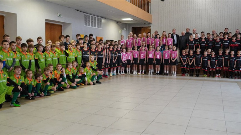 Соціально відповідальний бізнес: компанія Univest передала форму юним спортсменам Фастова