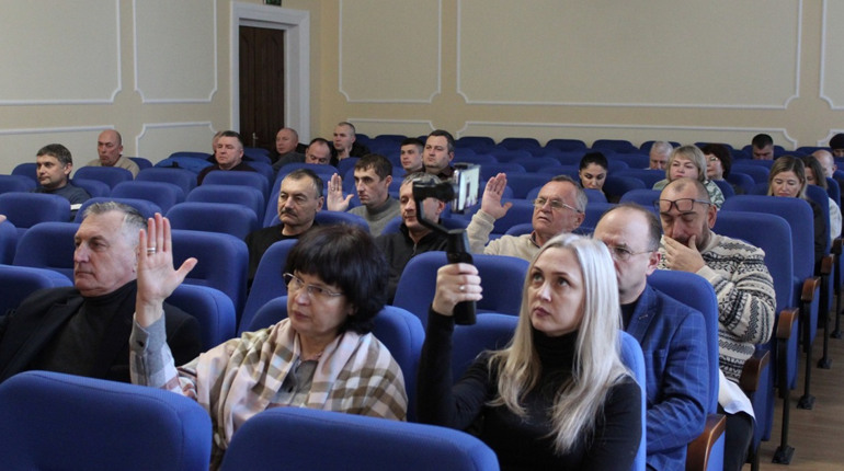 Гадяцька міська рада провела перше пленарне засідання сімдесятої сесії восьмого скликання