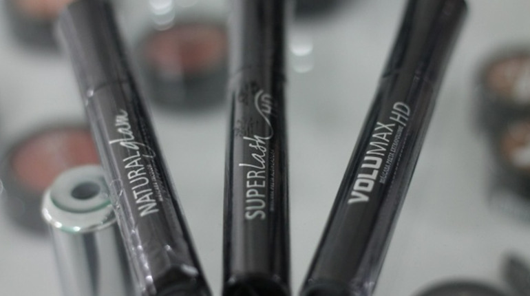 Як підібрати відтінок олівця, щоб брови виглядали природно