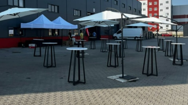 Парасолі для літніх подій: як вибрати та розмістити