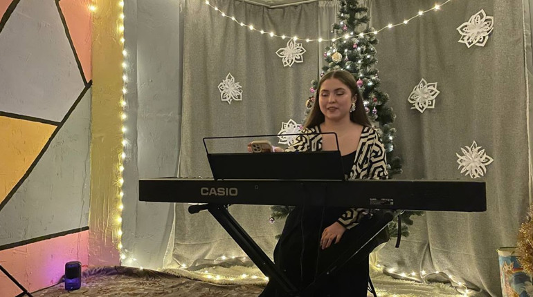 У «Просторі креативу» відбувся благодійний вечір, де збирали кошти для дівчат з дитячого будинку