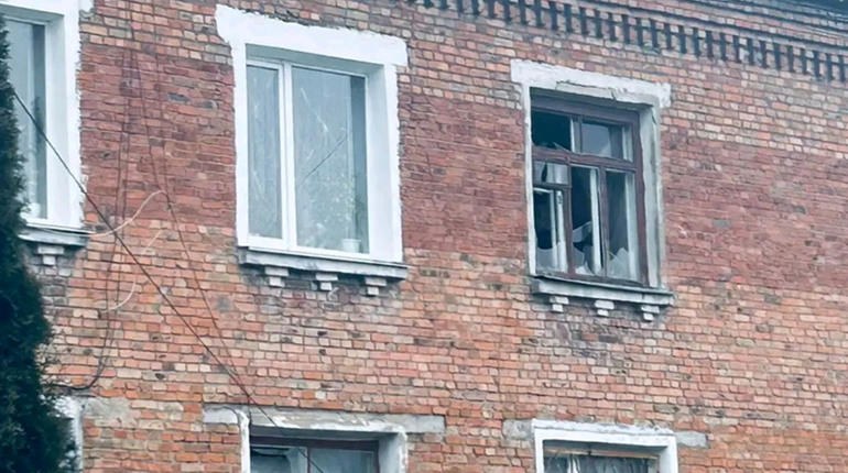 Через атаку на Хмельниччину в Шепетівці пошкоджені житлові будинки, в області є проблеми зі світлом