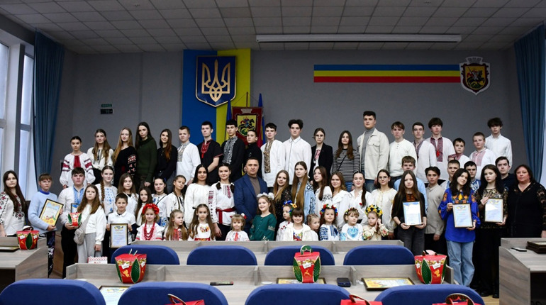 У Ніжині відзначили обдаровану молодь