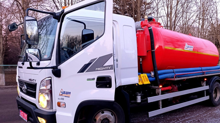 КП "Аква" отримало нову спецтехніку від Міжнародного Комітету Червоного Хреста