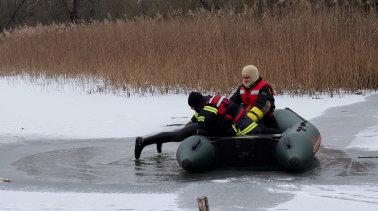 Ціна тонкої криги: у Шостці рятувальники відпрацювали сценарії порятунку на замерзлих водоймах