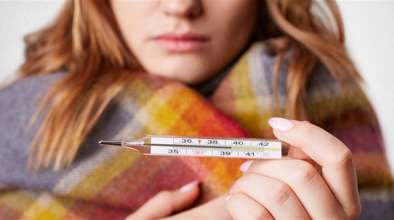 В Україні зростає захворюваність на грип, ГРВІ та COVID-19: статистика МОЗ та поради лікарів